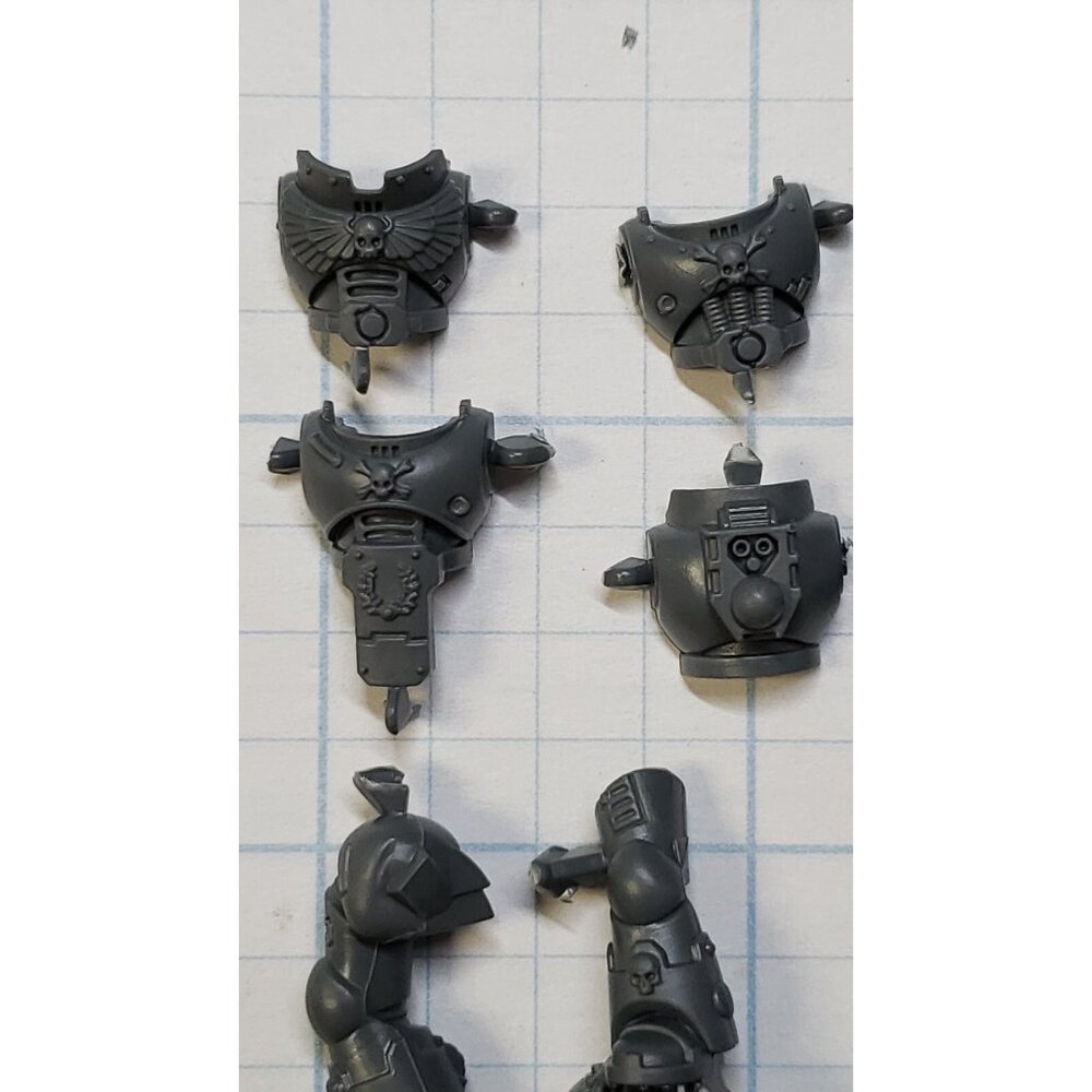Warhammer 40k Space Marines Bits Devastator Engraved Torso Legs Sets - Picture 2 of 5